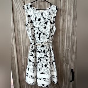 Bella Rose white and black floral A line dress with belt waist #floraldress size